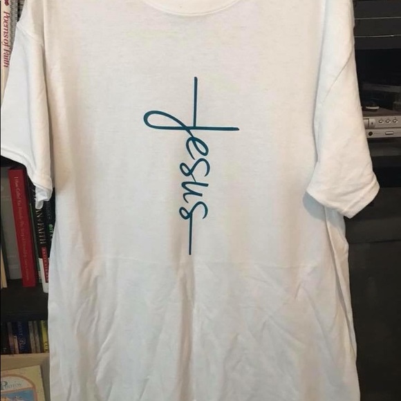 Gildan Other - Gildan 100% cotton unisex shirt